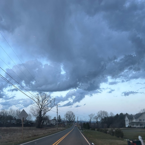 Meet your Posher, Amy: 700+ sales! 5⭐️rated seller! 4x posh party host. - Picture 8 of 10